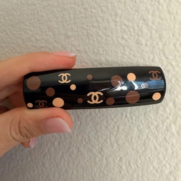 🤎CHANEL Black and Tan Polka Dot Hair Clip ✨